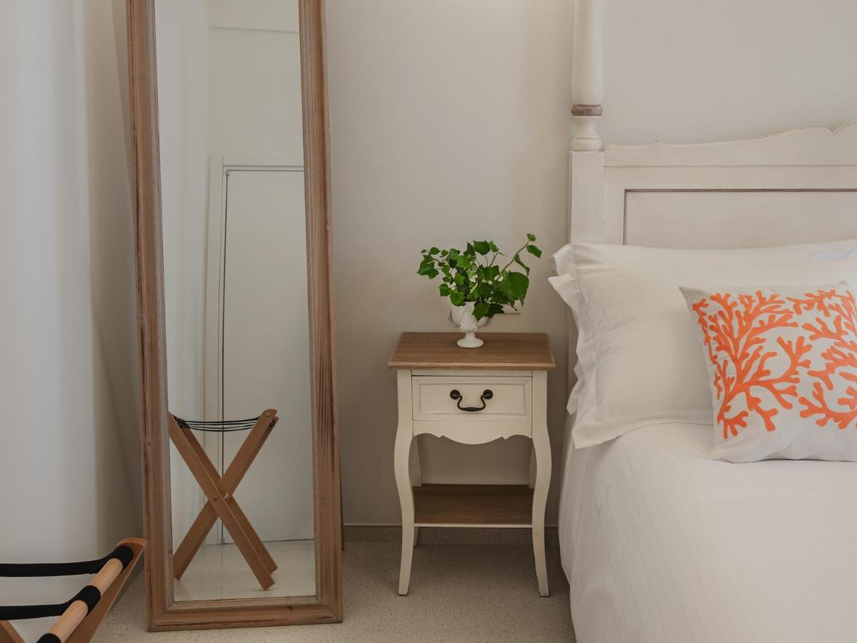 Living U Homesuites Lecce Exterior foto