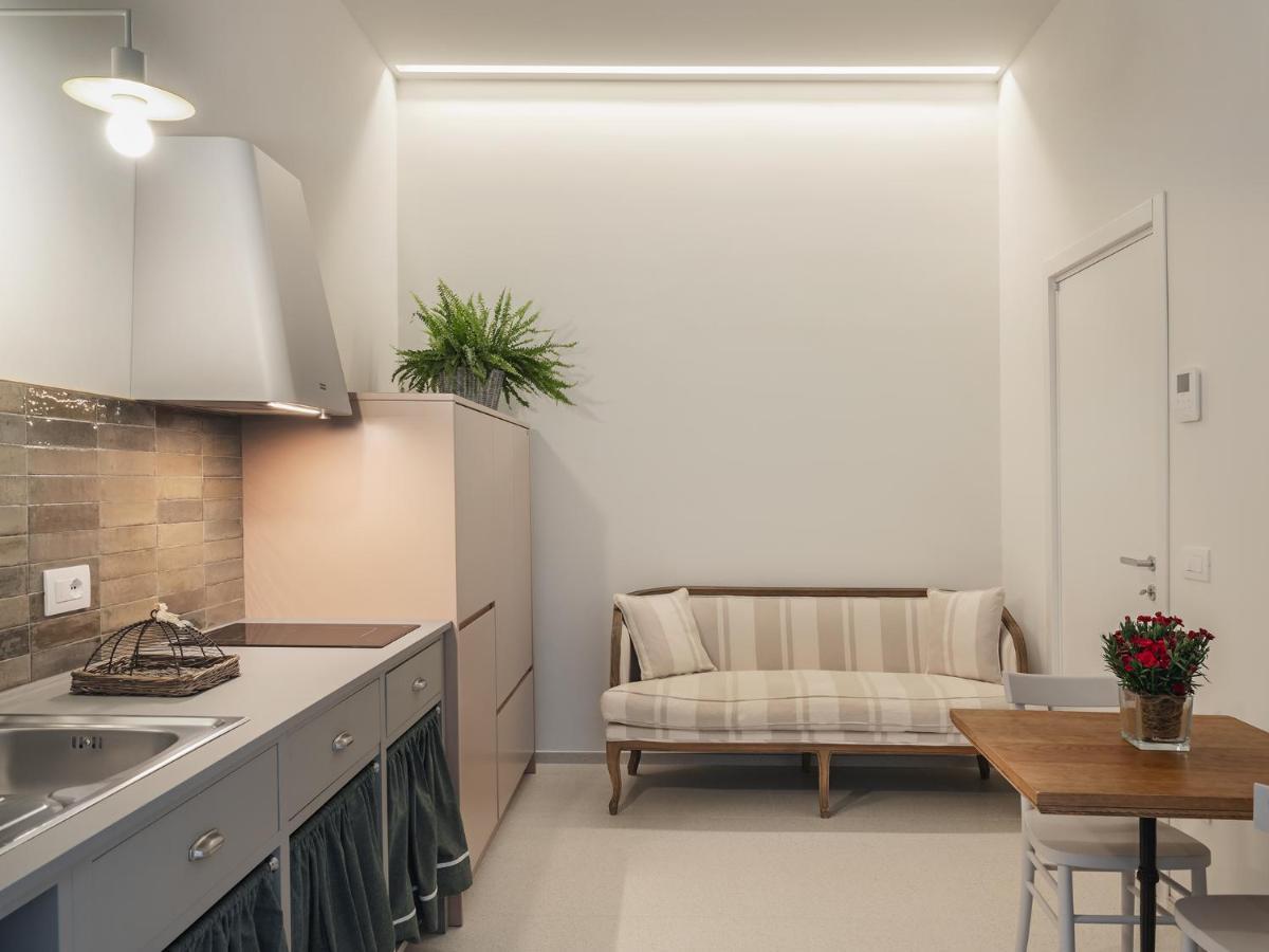 Living U Homesuites Lecce Exterior foto