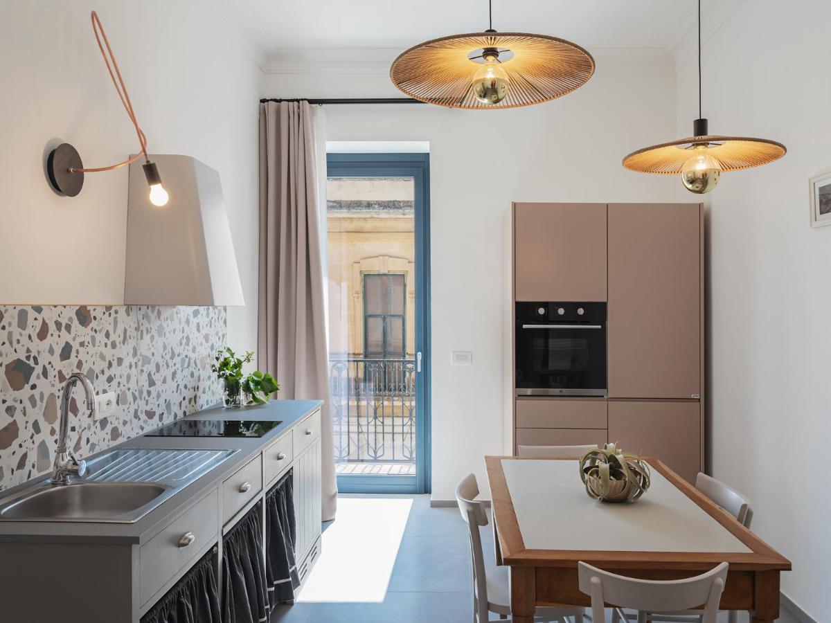 Living U Homesuites Lecce Exterior foto
